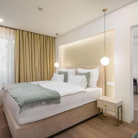 Vila Www Villagoldenhill Com Podstrana