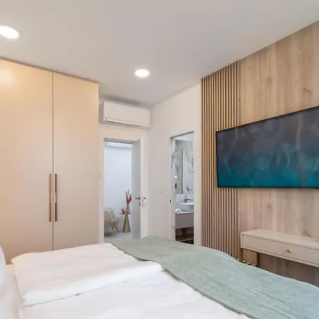 Vila Www Villagoldenhill Com Podstrana