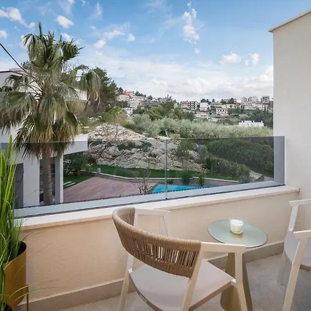 Www Villagoldenhill Com